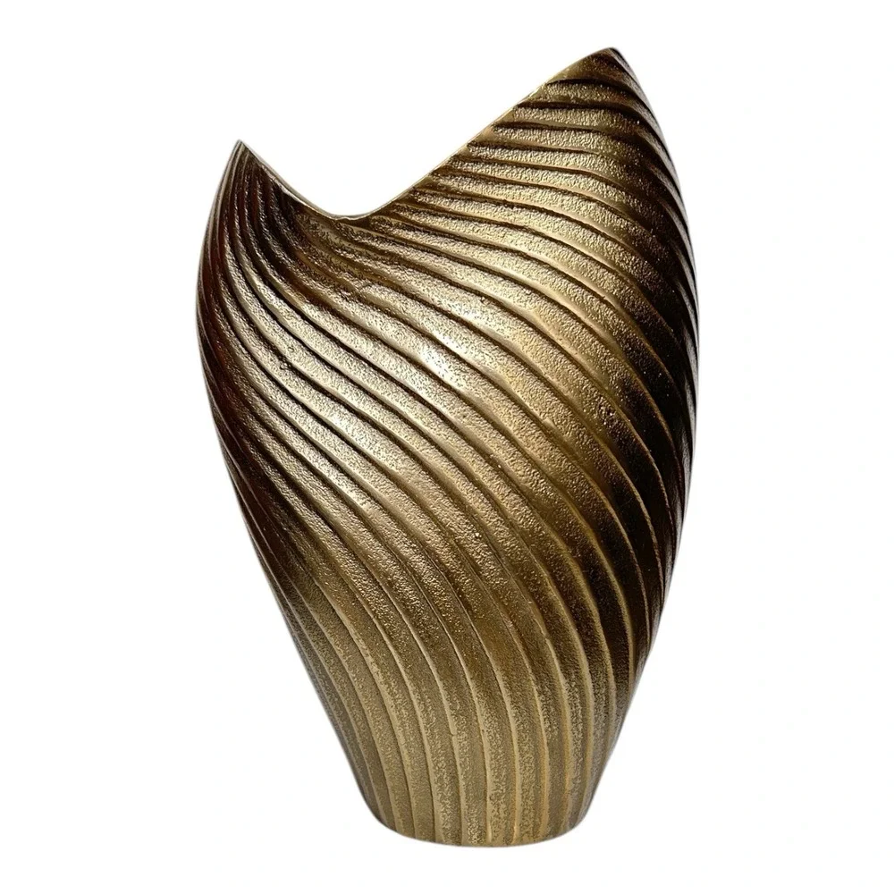 TAHARI HOME 13